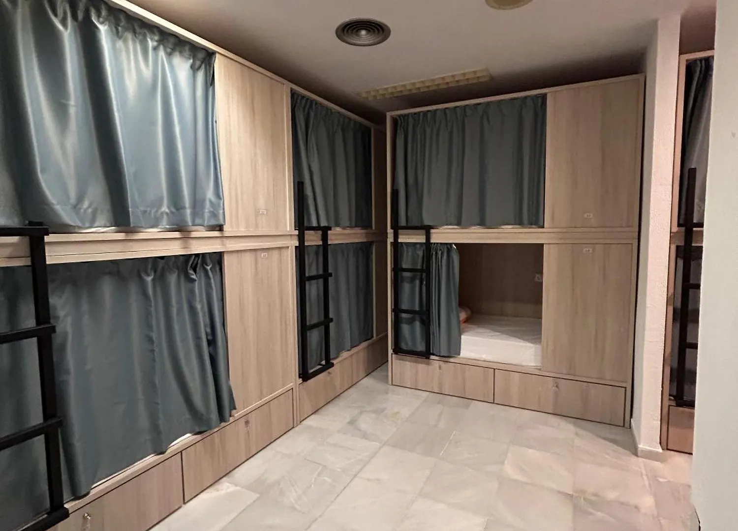 Hostel Sorolla Playa contacts
